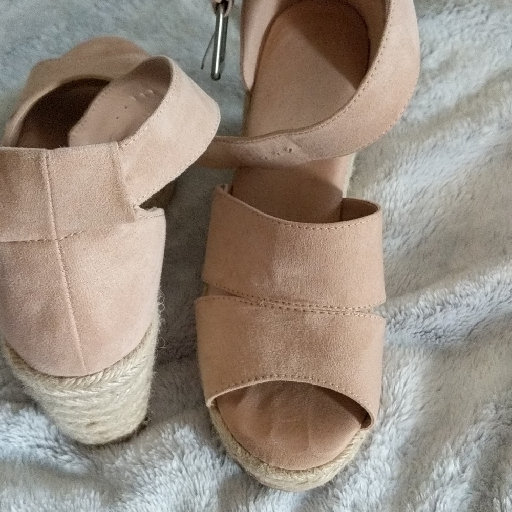 Women's sandals worn once